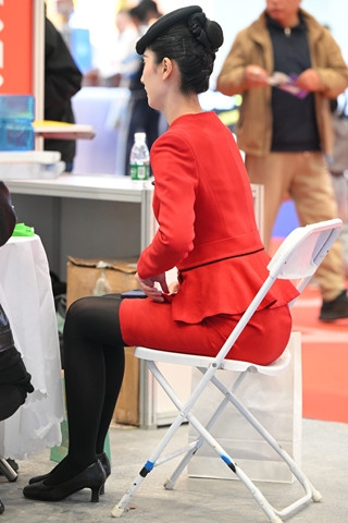 中国红-微厚黑丝-川航空姐（视频版）