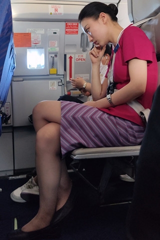 4K视频南航客舱低近视角旁边肉si空姐气质好（视频版）