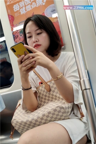 查看完整内容：白短裙白皙美女 [572 MB/mp4]（完整版） - 共6张图片