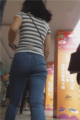 查看完整内容：蓝色紧身牛仔裤美女，性感的小蛮腰。[519 MB]（视频版） - 共14张图片