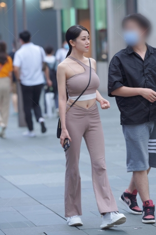 查看完整内容：女友的美好身材 - 共27张图片