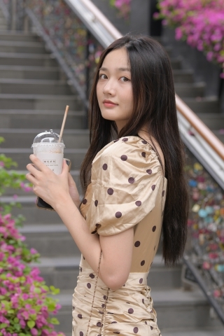 斑点包臀裙长腿美女【原图+视频】