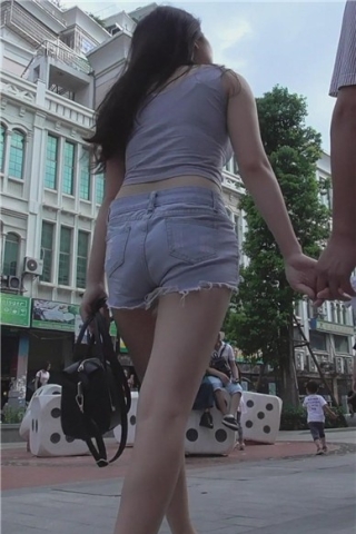 查看完整内容：极品苗条小蛮腰热裤丰满美女小姐姐 [384 MB]（视频版） - 共12张图片