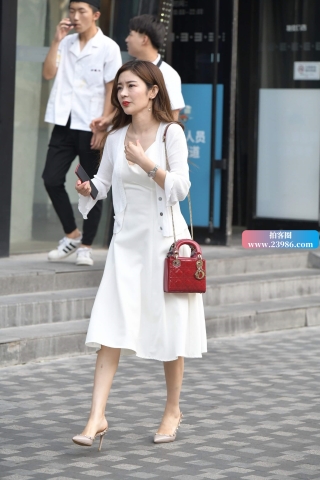 高跟、白裙，知性姐姐