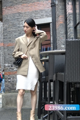 查看完整内容：4K - 街拍气质美女 [1.46 GB/MP4]（视频版） - 共12张图片