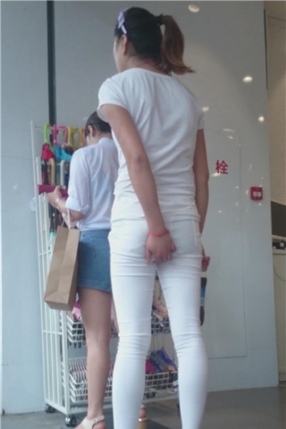 查看完整内容：4K - 车站偶遇超近白裤韵味美F [437 MB]（视频版） - 共8张图片