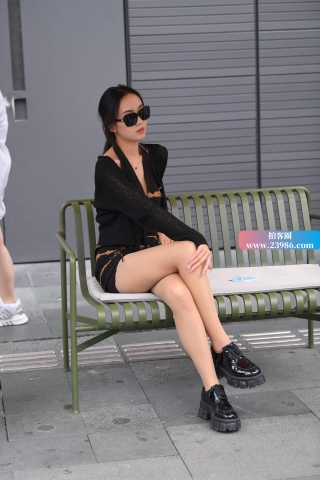 墨镜小姐姐的腿腿