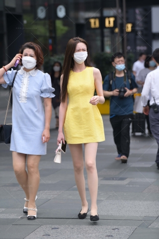 街拍黄色连衣裙R丝小姐姐
