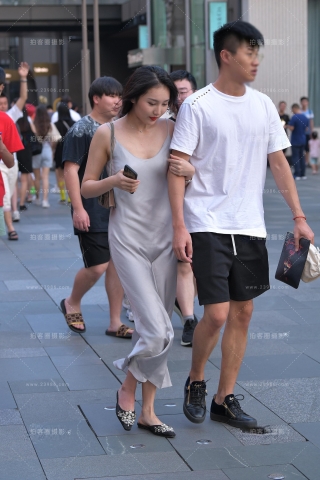 性感吊带裙女友