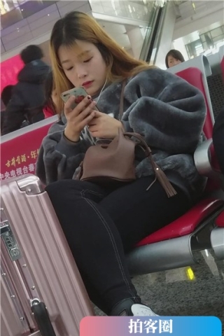 查看完整内容：4k-高铁站候车室遇见清纯靓丽的美女。（视频版） - 共6张图片