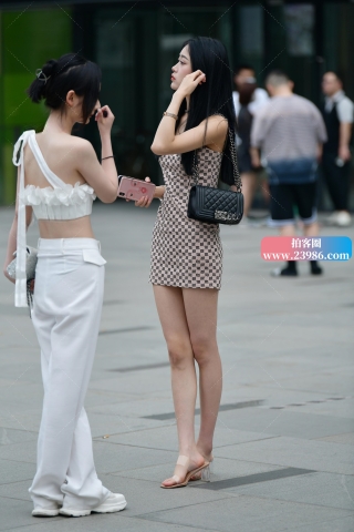 ★苗条吊带短裙美女