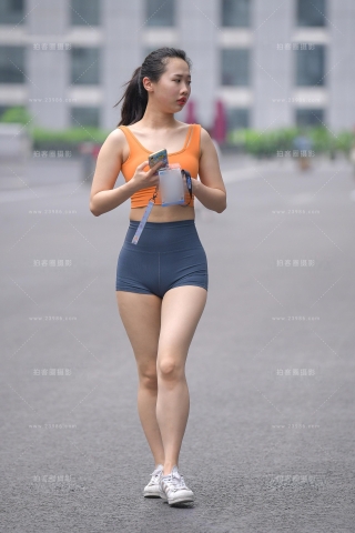 【街拍之魂赛帖】性感蜜桃臀小姐姐