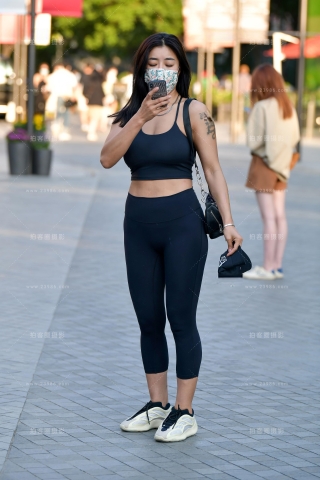 ★紧身黑瑜伽裤美女★