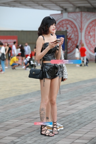 【视觉冲击赛帖】艳遇 裹胸，超短皮热裤，性感美女