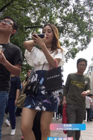 查看完整内容：4K - 街拍美丽长腿女友 [1.57 GB/MP4]（视频版） - 共12张图片