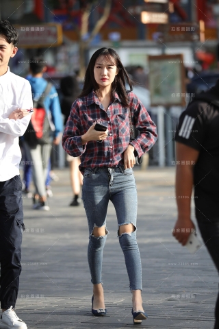 美腿女孩 往上提提腿更美