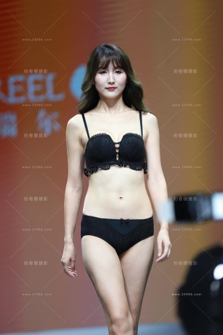 查看完整内容：某商场歌瑞尔内衣秀-8位模特演绎 - 共19张图片