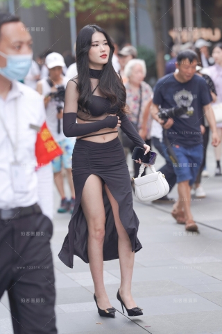 查看完整内容：性感长裙 - 共11张图片