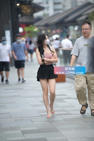 街拍超短JK短裙美眉