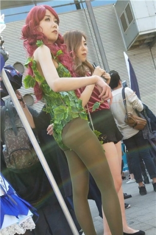 查看完整内容：4k超清，美女的装扮很特别，全站长满了青苔！（视频版） - 共8张图片