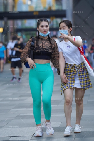 紧身运动裤 彰显凹凸有致的身材