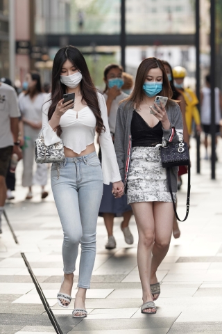 【凯恩赛贴】紧身牛仔裤白衣女孩 雍容雅步的气质