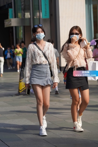 口罩都遮挡不了的颜值妹子