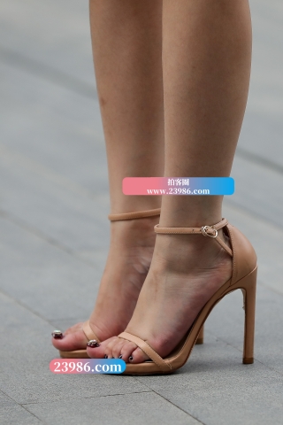 查看完整内容：【凯恩赛贴】热裤 雪白长腿 - 共21张图片