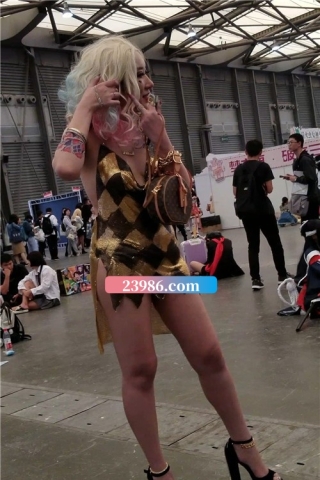 查看完整内容：4K - 这妹子打扮可谓相当狂野啊 [568 MB/mp4] - 共6张图片