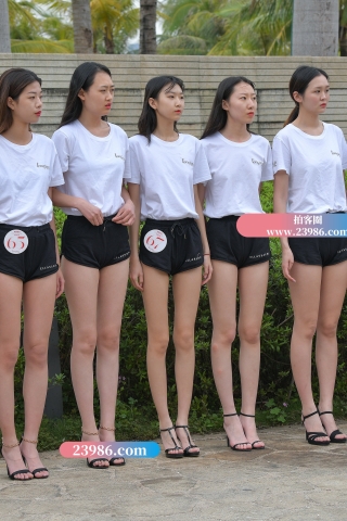 查看完整内容：【视觉冲击赛贴】好多美腿小姐姐 - 共30张图片