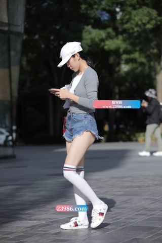 【视觉冲击赛贴】白皙的大白腿，热裤MM