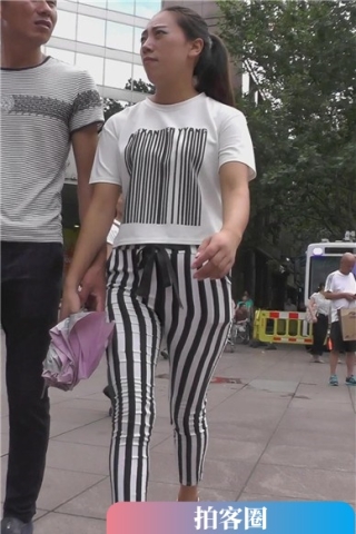 查看完整内容：街拍紧身圆臀条纹裤马尾辫美少妇 [694 MB]（视频版） - 共6张图片