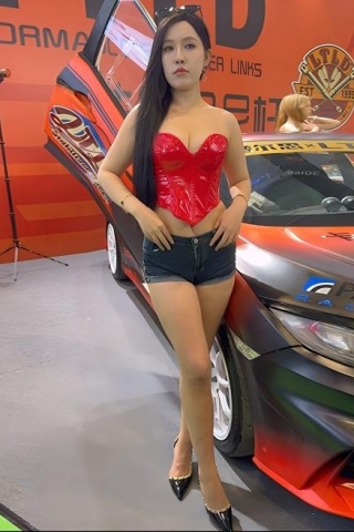 红色低胸丰腴美女（完整版）