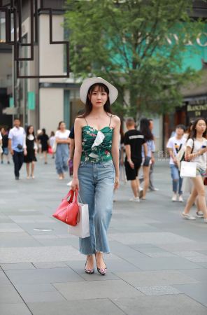 查看完整内容：甜美的文艺小清新范姑娘 - 共22张图片