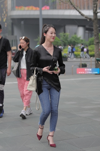 气质温柔的漂亮美眉 妥妥的女神级美女!