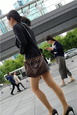 4k超清，街拍极品美腿高跟鞋性感高颜值少妇（视频版）