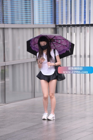 白皙美腿小姐姐