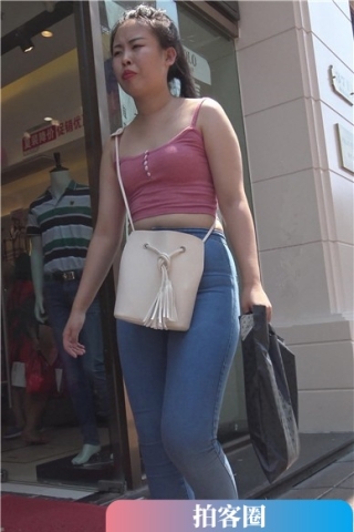 查看完整内容：4k-超级肥臀紧身蓝牛粉色背心美少F [1.65 GB]（视频版） - 共10张图片