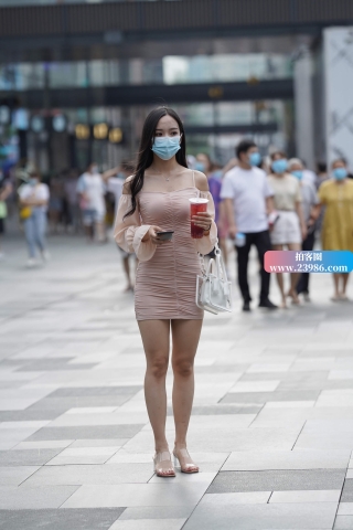 紧紧的包臀超短裙美女