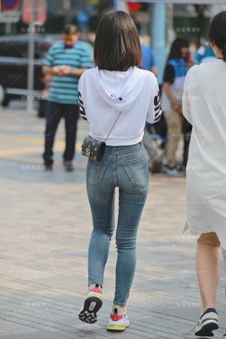 【玻璃赛帖】国庆节陪妈妈逛街的小美女