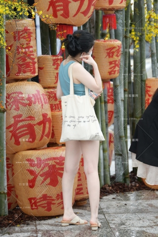 大白腿热裤高腰热裤美女