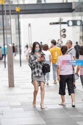 苗条高挑长发姐姐