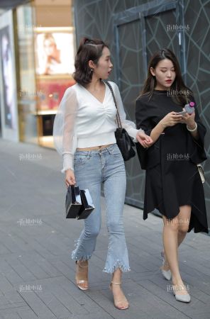 查看完整内容：蓝牛美女姐姐 - 共20张图片