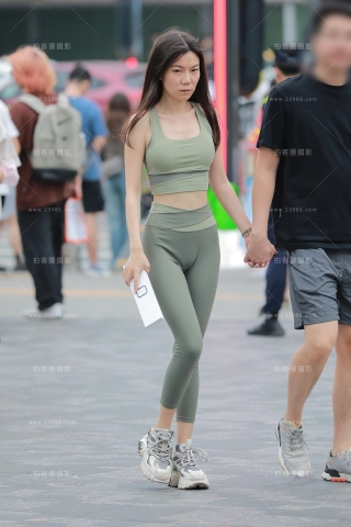 绿色瑜伽裤女友