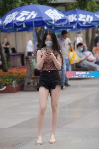 小姐姐白皙的美腿