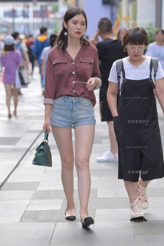 高挑，大长腿**