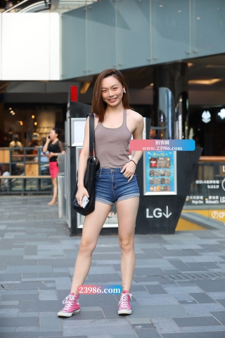 【视觉冲击赛贴】小背心，小月牙热裤MM