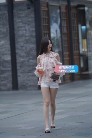 街拍气质美腿小姐姐