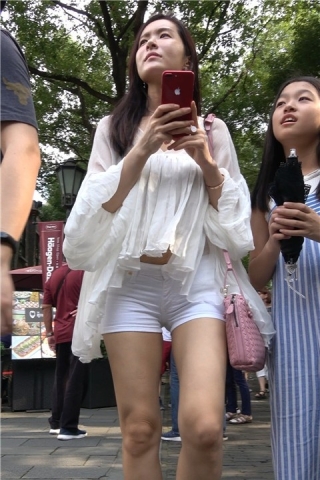 4K 超极品街拍美腿热裤白衣美女姐姐（视频版）