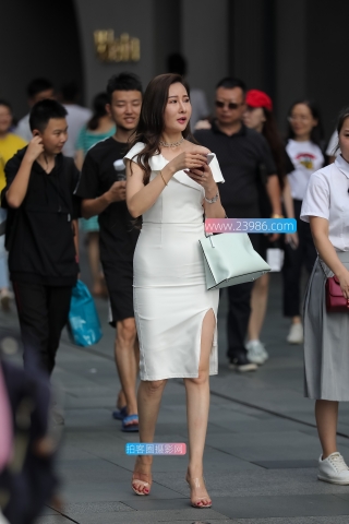 【凯恩赛帖】白色紧身包臀性感少妇